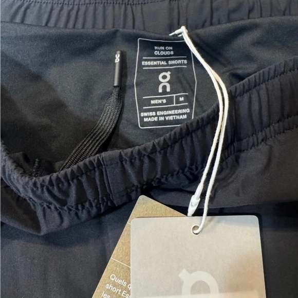 ON Essential Shorts Black Lined Men’s Shorts Size Medium - Picture 3 of 4